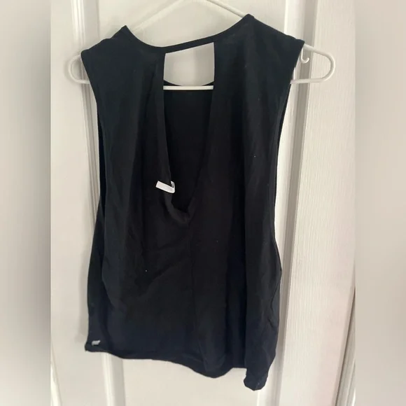 Fabletics top bundle - Picture 4 of 6